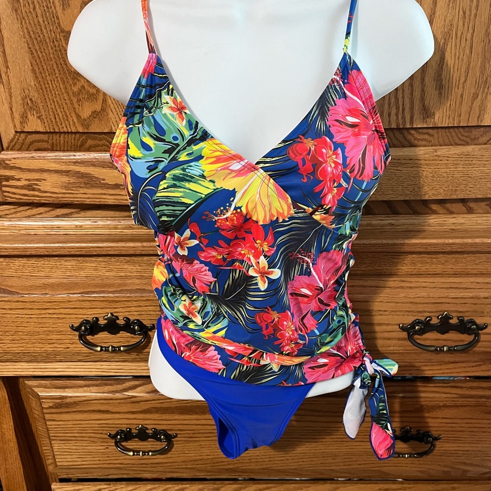 Bright flowered tankini size M